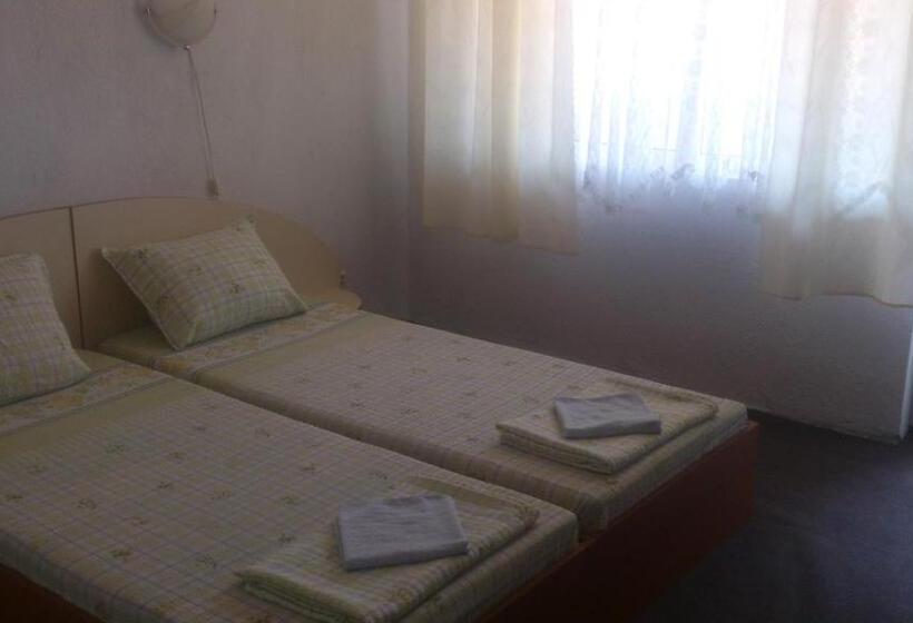 חדר סטנדרט עם מרפסת, Svetla Guest House