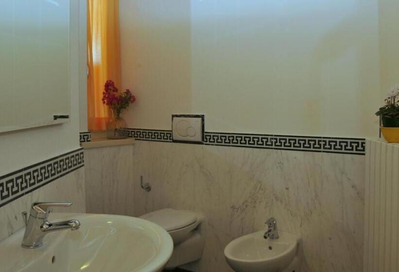 דירת שני חדרים, Vico Large + Sweet