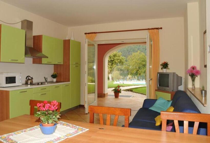 דירת שני חדרים, Vico Large + Sweet