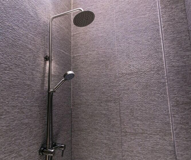 Aile Süiti, Endheri Sunset Dhangethi