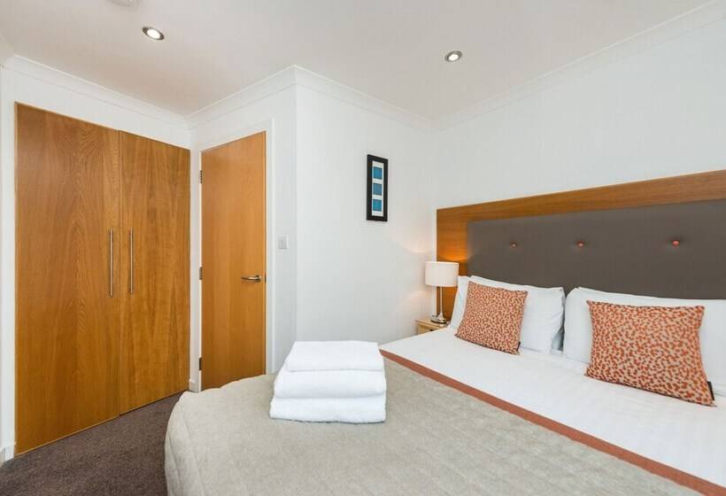 דירת חדר, Fountain Court Apartments   Harris