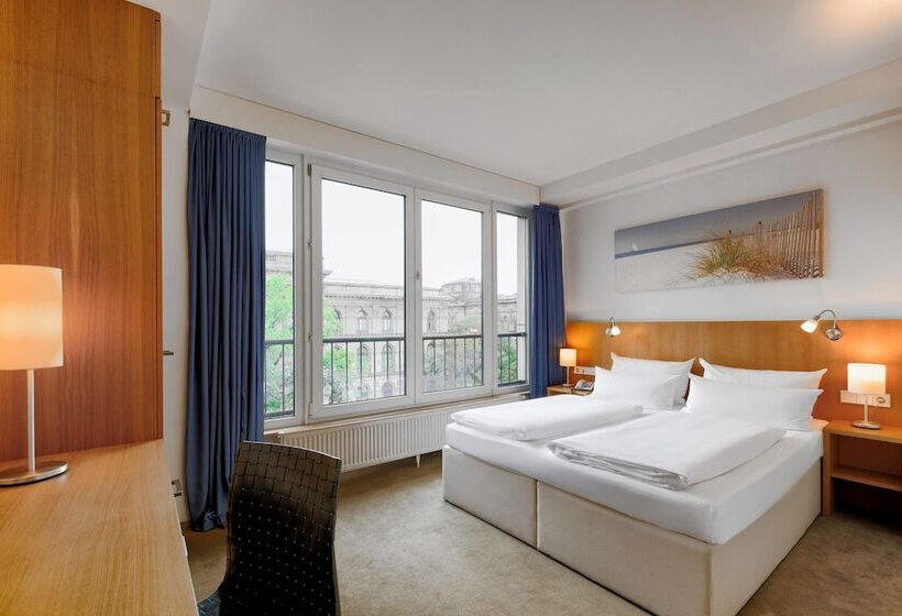 Номер Комфорт, Berlin Mitte By Campanile