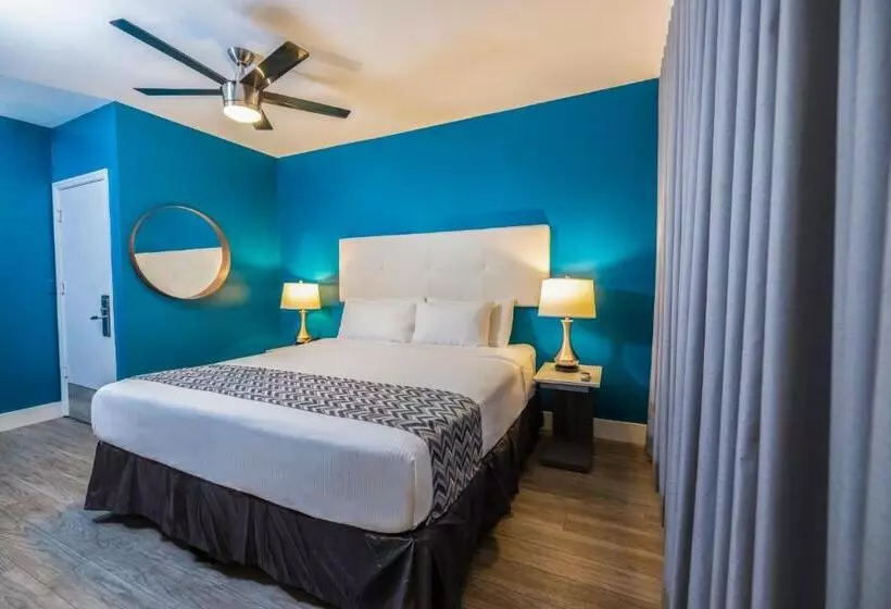 Deluxe Room King Size Bed