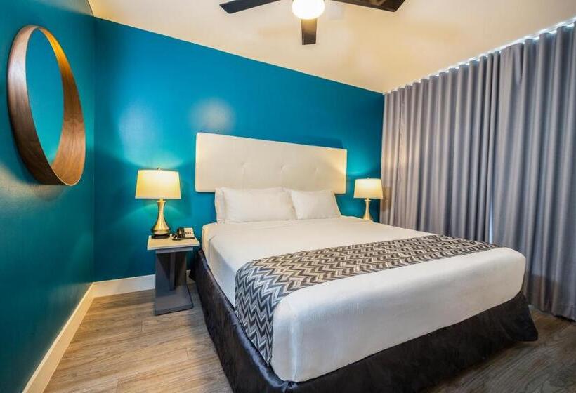 キングサイズベッドのデラックスルーム, Colony