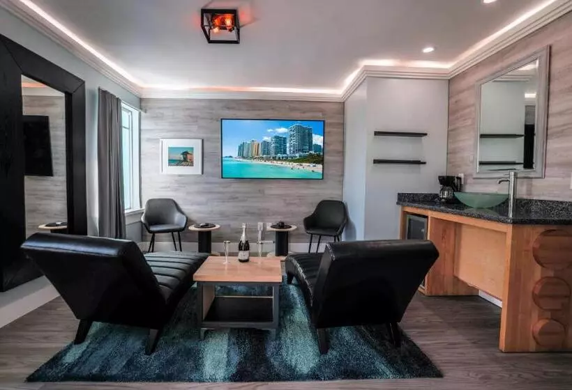 Suite King Bed