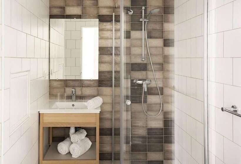 غرفة قياسية فردية, Izzy