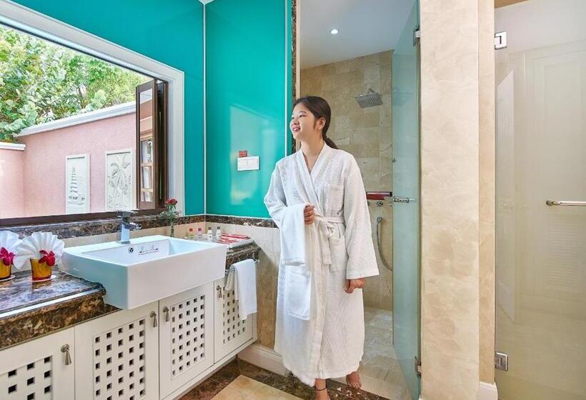 جناح ديلوكس, Lexis Port Dickson