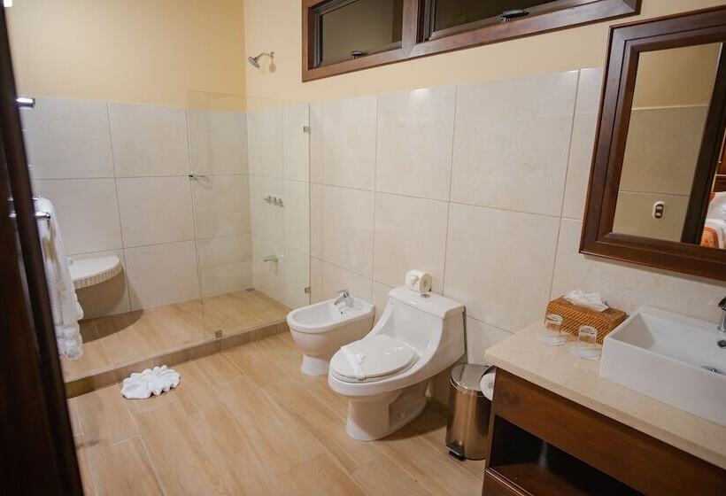 بنجلو ديلوكس, Lomas Del Volcan