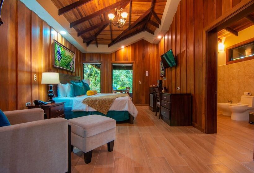 بنجلو ديلوكس, Lomas Del Volcan