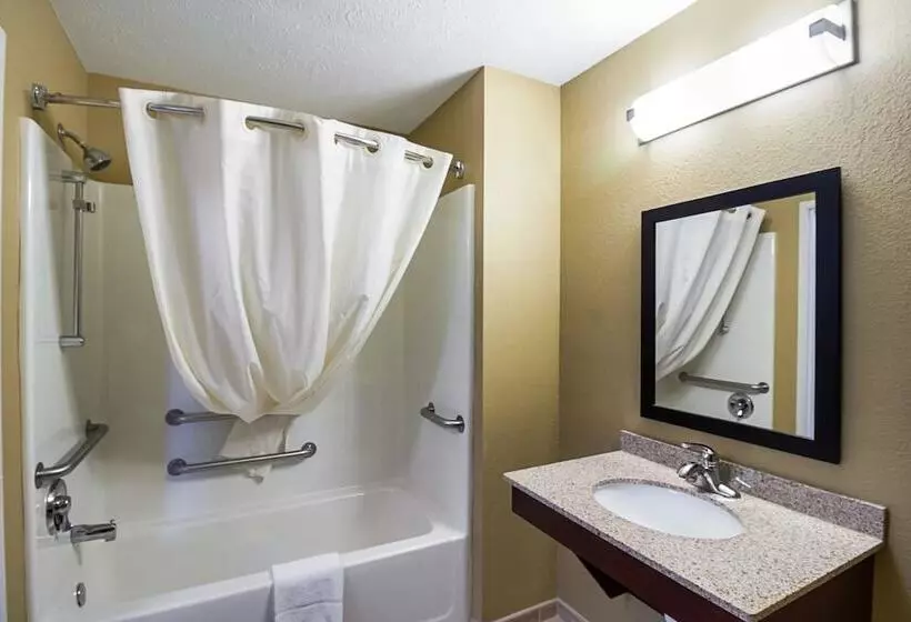 スイート, Mainstay Suites Fargo   I 94 Medical Center