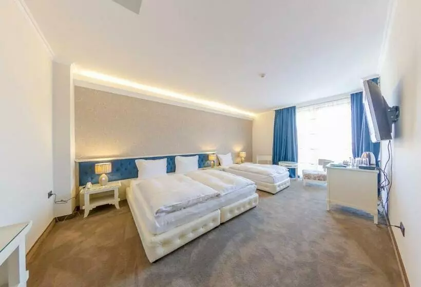 اتاق استاندارد سه نفره, Studio