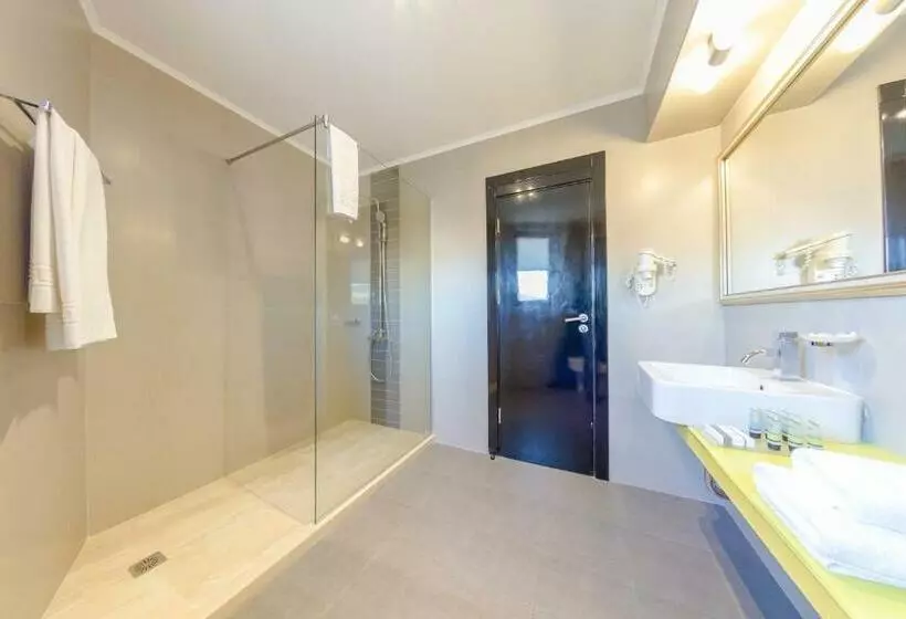 اتاق استاندارد سه نفره, Studio