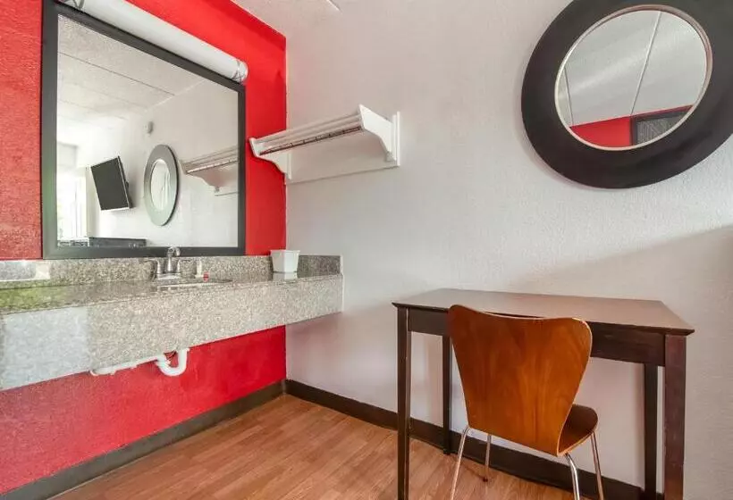 اتاق استاندارد با تخت بزرگ, Day S Inn & Suites By Wyndham Indianapolis Airport East