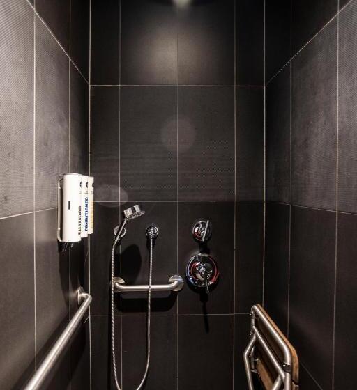 חדר סטודיו סטנדרד, The Iron Horse