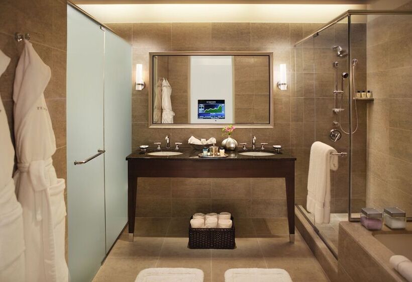Deluxe Suite King Bed, Trump International Hotel & Tower Chicago