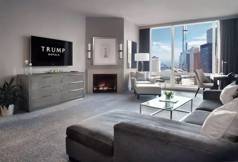 Deluxe Suite King Bed, Trump International Hotel & Tower Chicago