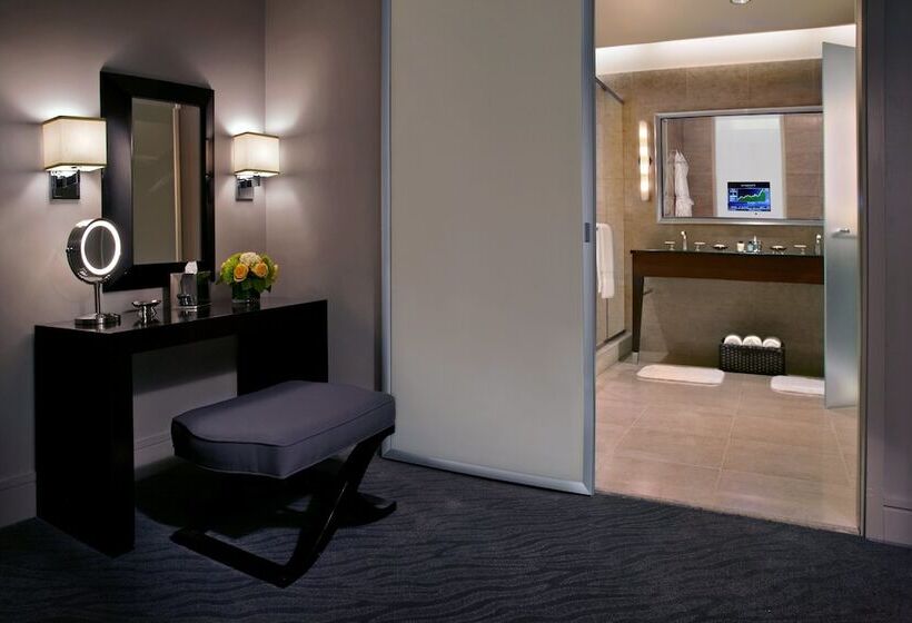 Deluxe Suite King Bed, Trump International Hotel & Tower Chicago