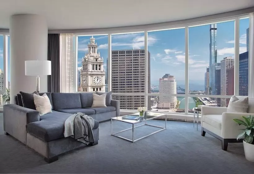 Deluxe-sviitti, Trump International Hotel & Tower Chicago