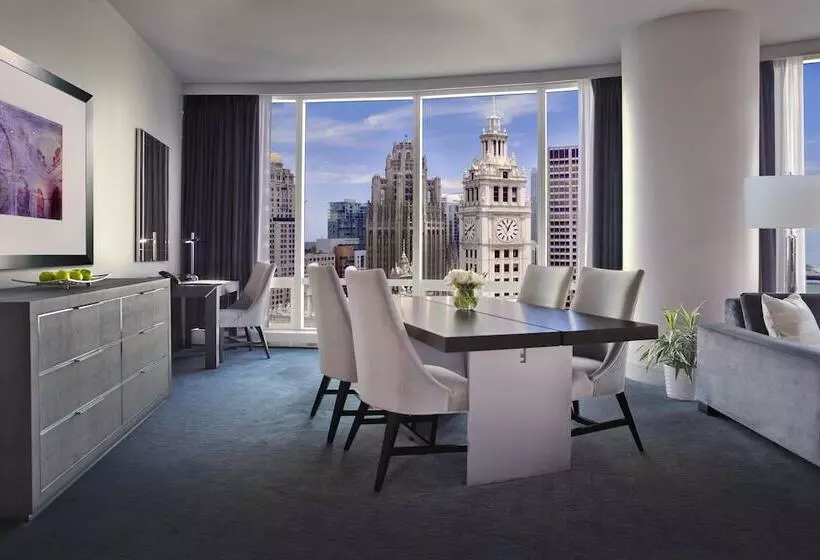 Deluxe-sviitti 2 Makuuhuonetta, Trump International Hotel & Tower Chicago