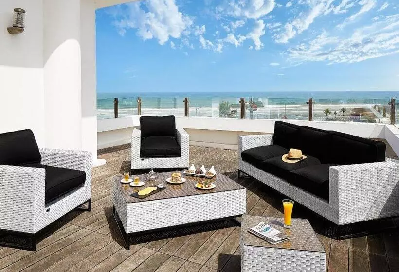 سوییت پرستیژ, Villa Blanca Urban