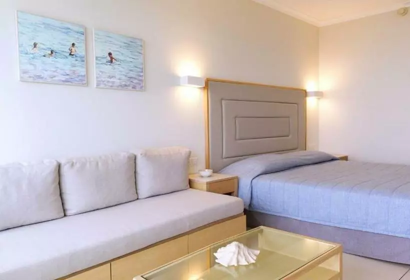 اتاق اساندارد با چشم‌انداز جانبی به دریا, Sunrise Beach
