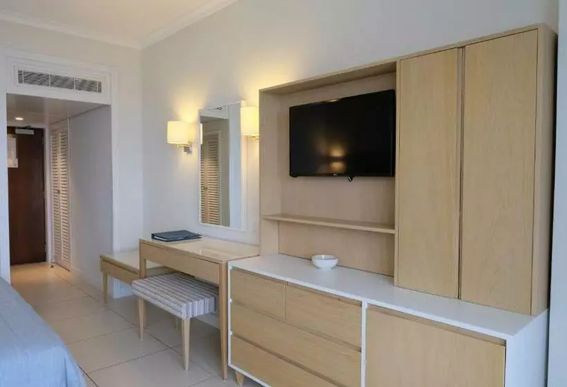 اتاق اساندارد با چشم‌انداز جانبی به دریا, Sunrise Beach