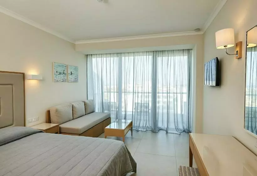 اتاق اساندارد با چشم‌انداز جانبی به دریا, Sunrise Beach