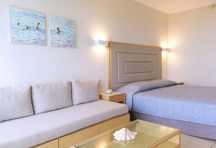 اتاق اساندارد با چشم‌انداز جانبی به دریا, Sunrise Beach