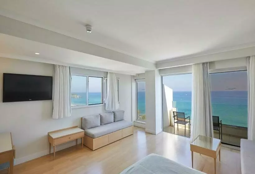 سوییت جونیور با چشم‌انداز دریا, Sunrise Beach