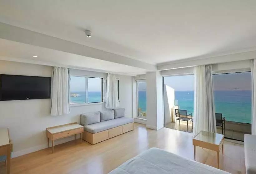 سوییت جونیور با چشم‌انداز دریا, Sunrise Beach