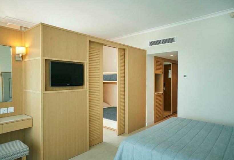 חדר משפחתי צדדי נוף לים, Sunrise Beach