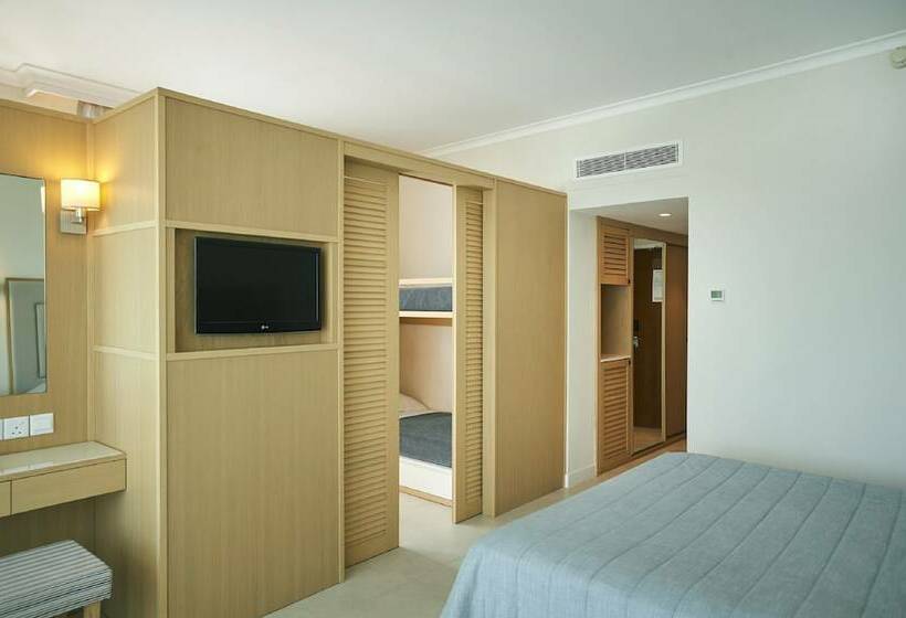 חדר משפחתי צדדי נוף לים, Sunrise Beach