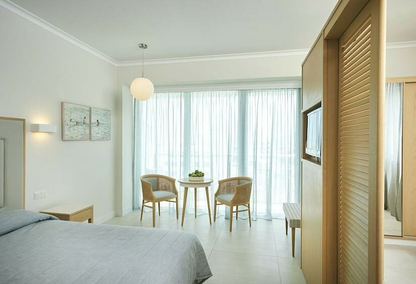 חדר משפחתי צדדי נוף לים, Sunrise Beach