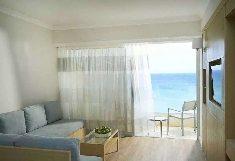 سوییت با چشم‌انداز دریا, Sunrise Beach