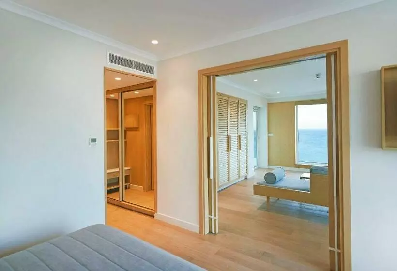 سوئیت رویال, Sunrise Beach