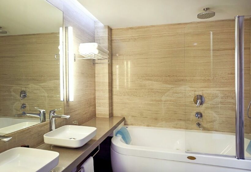 סוויטה מלכותית, Sunrise Beach