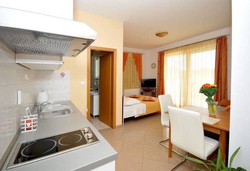 스탠다드 발코니 스튜디오, Apartmani Trogir