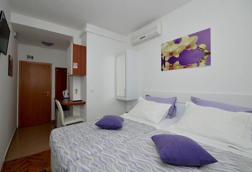 חדר אקונומי, Apartmani Trogir