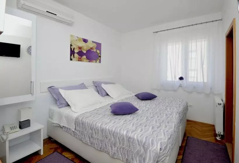 エコノミールーム, Apartmani Trogir