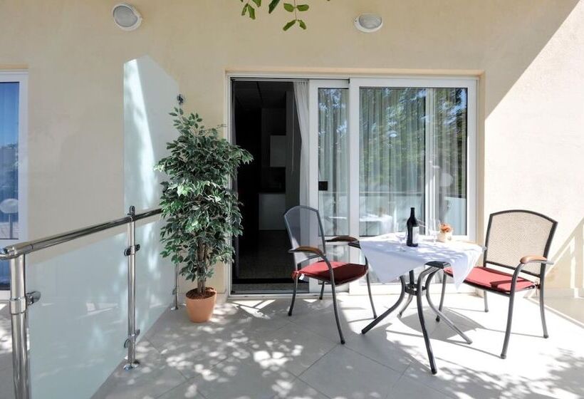 סטודיו סטנדרט עם מרפסת, Apartmani Trogir