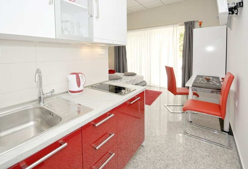 סטודיו סטנדרט עם מרפסת, Apartmani Trogir
