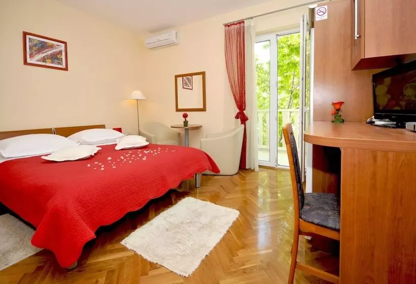 バルコニー付きスタンダードルーム, Apartmani Trogir