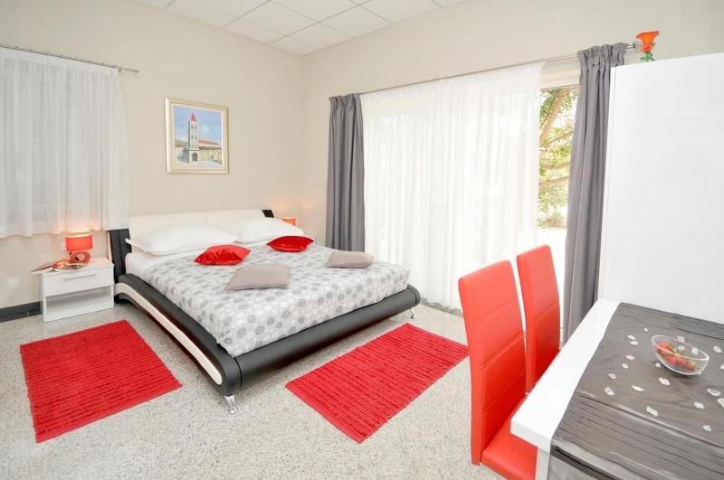 סטודיו סטנדרט עם מרפסת, Apartmani Trogir