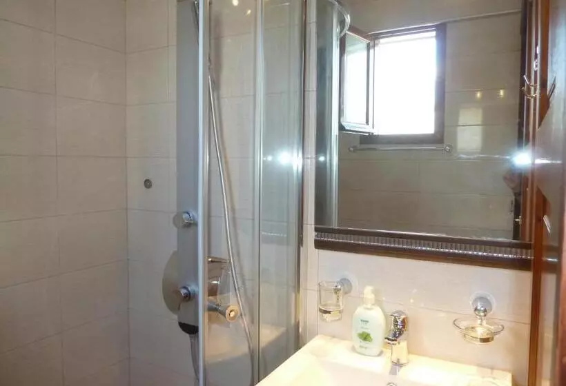 プールの見える1ベッドルームアパートメント, Calergi Residence Monthly Offers
