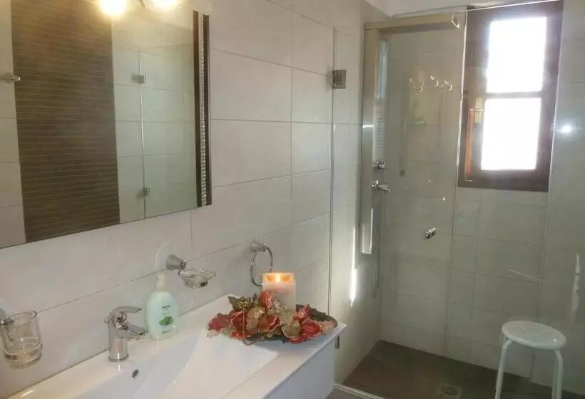 プールの見える1ベッドルームアパートメント, Calergi Residence Monthly Offers