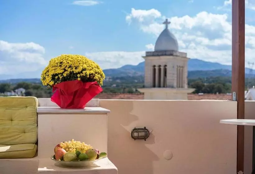 プールの見える1ベッドルームアパートメント, Calergi Residence Monthly Offers