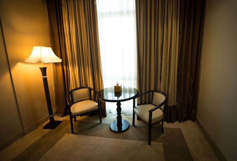 اتاق لوکس, Century Park