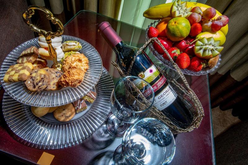 اتاق لوکس, Century Park