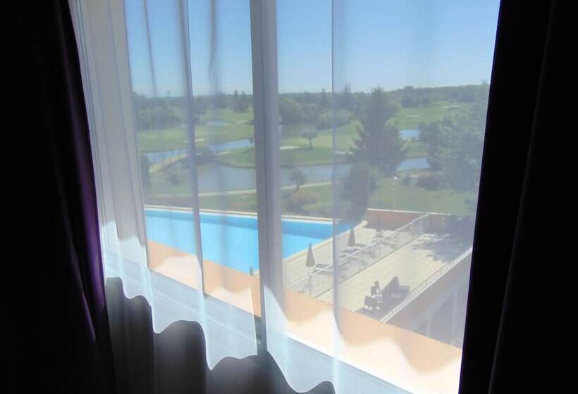 جناح جونيور, Mercure Toulouse Aéroport Golf De Seilh