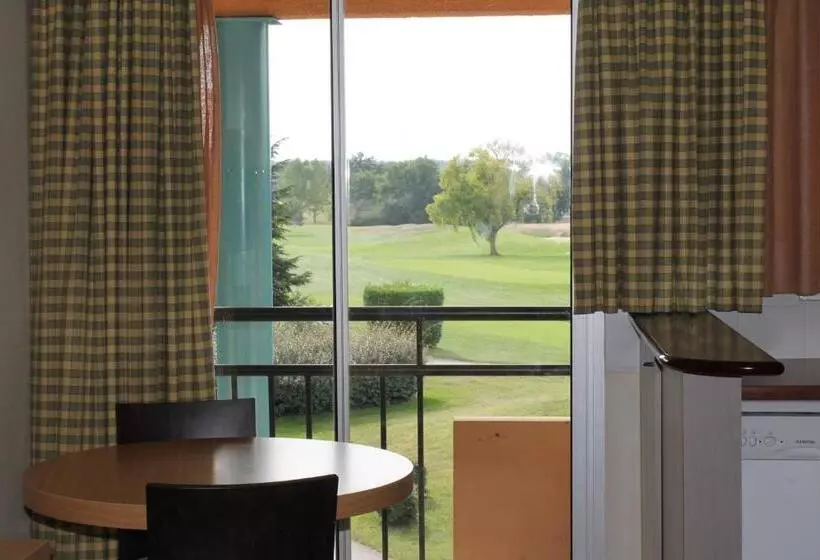 スタンダードスタジオ, Mercure Toulouse Aéroport Golf De Seilh
